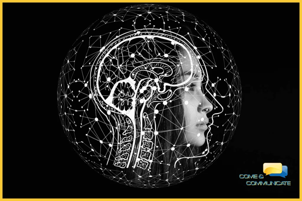 Imagen superpuesta de la cara de una mujer con la radiografía de su cerebro.
