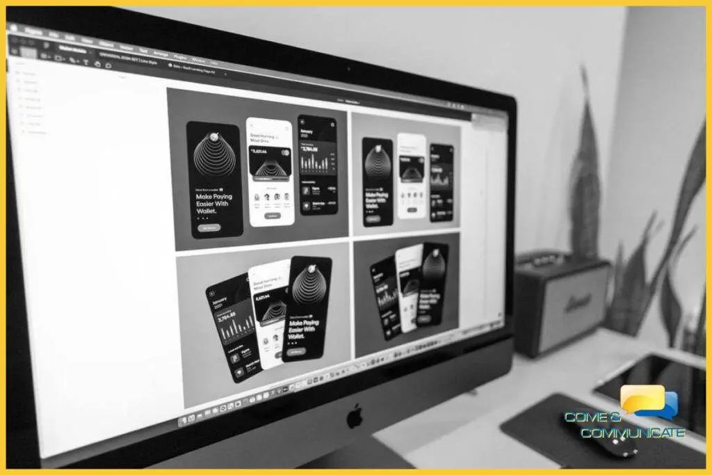 Bocetos web en la pantalla de un ordenador para ver cómo optimizar una página web para móviles