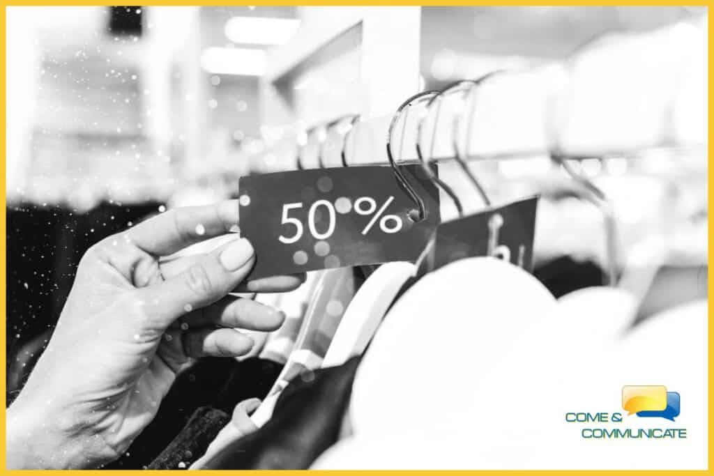 La Metodología Inbound Marketing VS Outbound Marketing Cartel de descuento de una tienda de ropa