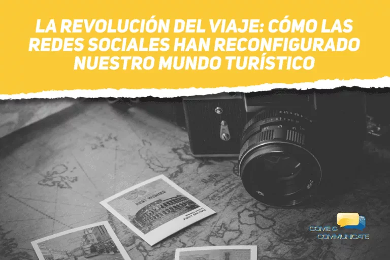 Instantáneas de viajes junto a una cámara de fotos y un mapamundi de fondo