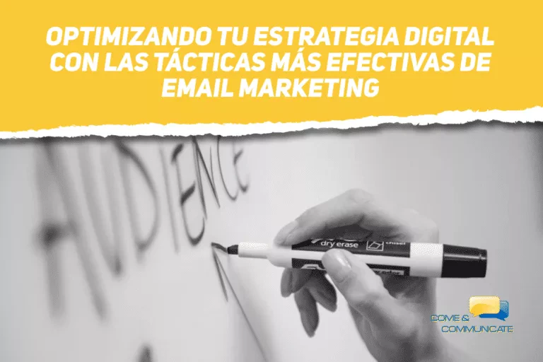 Mano escribiendo en una pizarra blanca la palabra Audience