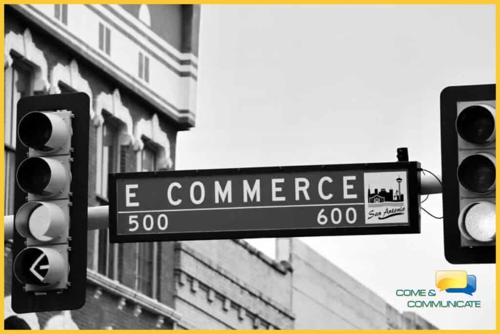 Cartel con el nombre de E Commerce Street