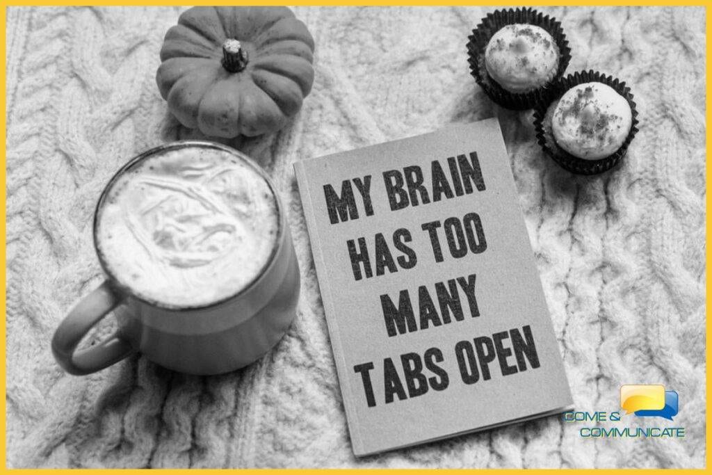 Cartel con la frase "My brain has too many tabs open"