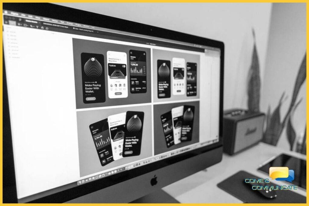 Bocetos web en la pantalla de un ordenador para ver cómo optimizar una página web para móviles