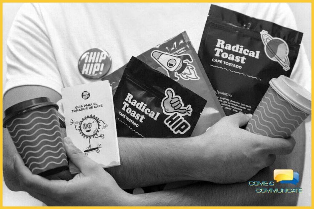Manos sujetando objetos de distintas marcas fomentando el branding