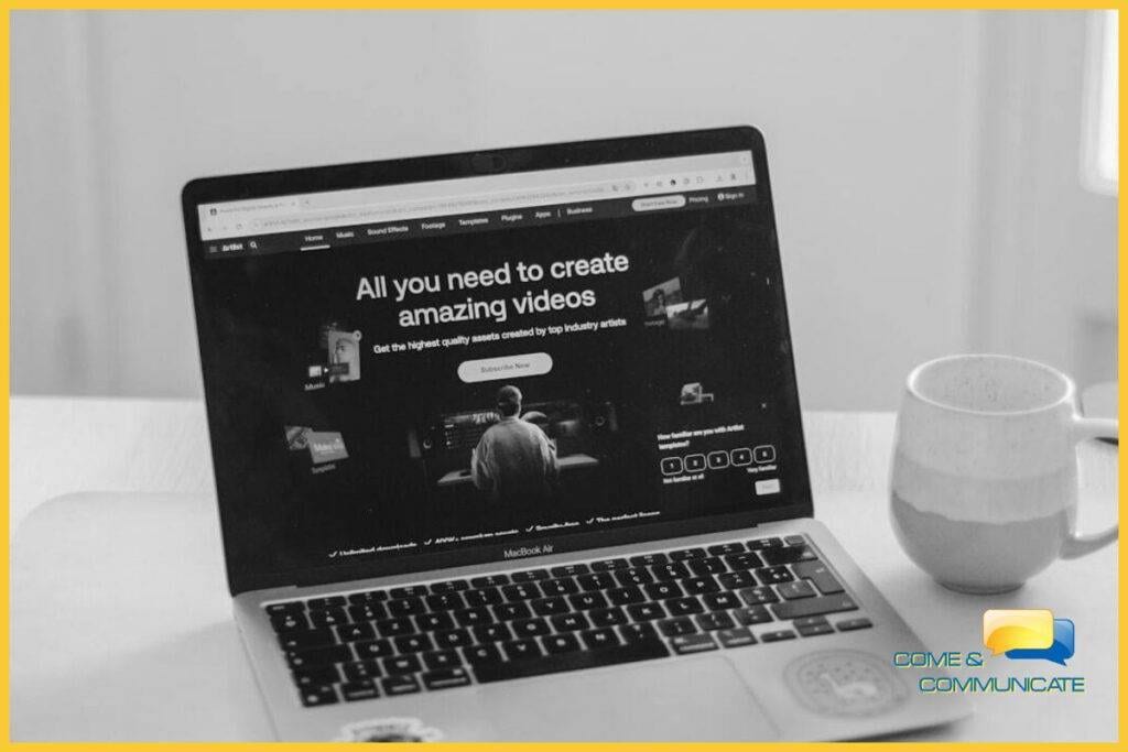 Para esta última imagen que muestra un entorno de trabajo digital, el texto Alt ideal debe conectar el uso de herramientas tecnológicas con tu estrategia principal:

"Ordenador portátil mostrando una plataforma de creación de vídeo junto a una taza de café, ejemplificando el uso de herramientas para ejecutar estrategias de Inbound Marketing con IA en la agencia Come & Communicate.