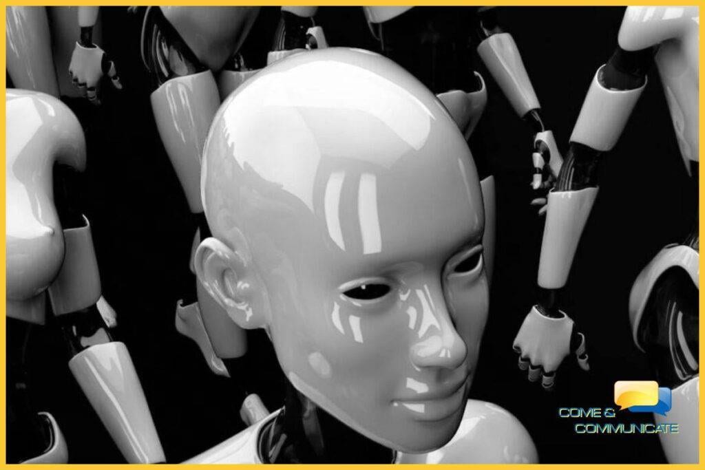 Primer plano de la cara de un robot que está desfilando junto con otros robots de fondo.