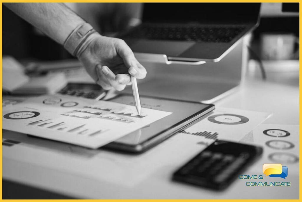 Cuadro de mando interactivo con métricas de conversión y embudo de ventas que ilustra cómo implementar una analítica digital para empresas eficaz y orientada a resultados comerciales.